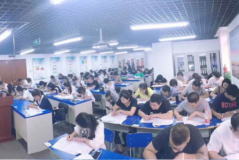 晚上上课的大学叫什么？